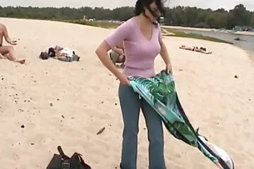 A tapasztalt színésznő, Deauxma nem csak a férfiakat felnott video tudja orgazmushoz juttatni.