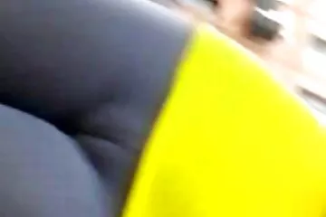 Érett tetoválásokkal baszik a szex4you nála fiatalabb szeretőjével.