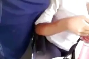 Egy érett feleség megtanítja otthoni szex video a fiatal szobalányt szopni egy öreg férj farkának példájára.