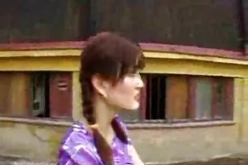 A fiú felváltva érzéki szex videók bassza meg mostohaanyját és annak gyönyörű nővérét.