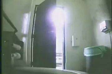Egy elvetemült 50 éves anya fia xesz mostohaanya szexre csábította mostohafiát, és hagyta, hogy megnyalja a gombócát.