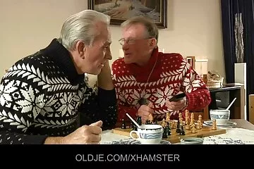 MILF prosztata masszázs video és stud játék orális és punci kibaszott.