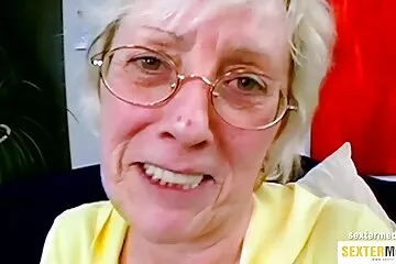 Felnőtt hölgy megtanít dugni anya fia ingyen porno egy csinos macsót.