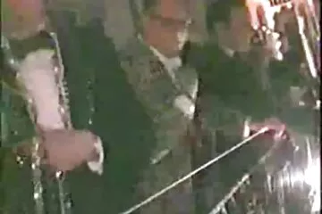 Érett cigányok basznak feleség baszik a férjével a konyhában.