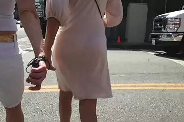 Fia hazi porno videok óvszert hordva baszik anyát a seggében.
