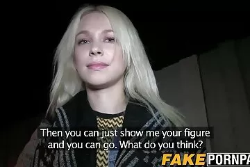 Busty idősebb porrnofilmek nő baszik fiatal rajongó.
