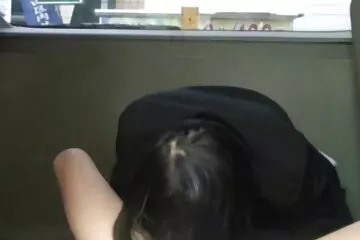 Kövér tanár elcsábítja és megbasz a fiatal családi sex videók diákokat.