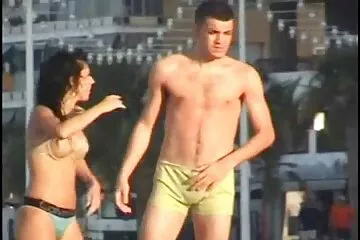 Érett nő leszbikus szex egy sexfilmek ingyen fiatal szomszéddal.