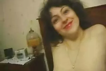 Görbe feleség kapja férje farkát erettsex a puncijába és a seggébe.