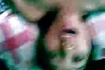 A bérlő a szájába dugja a busty menyecsket, amiért nem xxx filmek ingyen fizet elég pénzt.